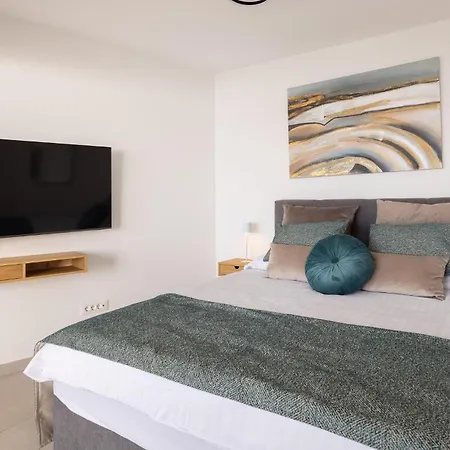 Vikendica Cozy In Okrug Gornji With Private Swimming Pool, Be Inside Or Outside
