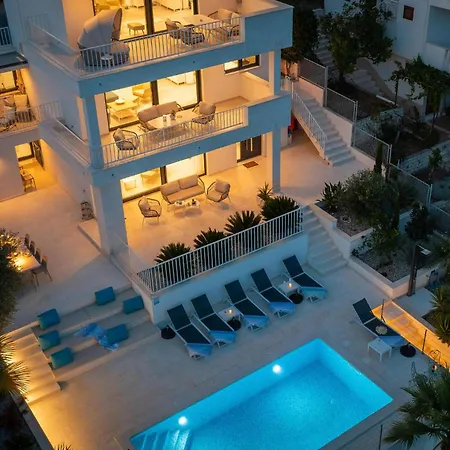 Cozy In Okrug Gornji With Private Swimming Pool, Be Inside Or Outside